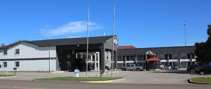 Отель Executive Inn & Suites Cuero