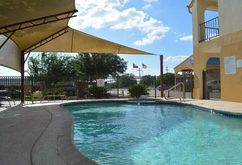 Hotelli Executive Inn & Suites Cuero