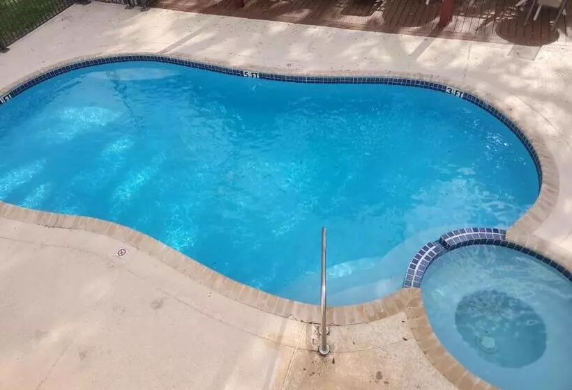 Hotelli Executive Inn & Suites Cuero