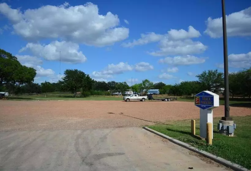 Hotelli Executive Inn & Suites Cuero
