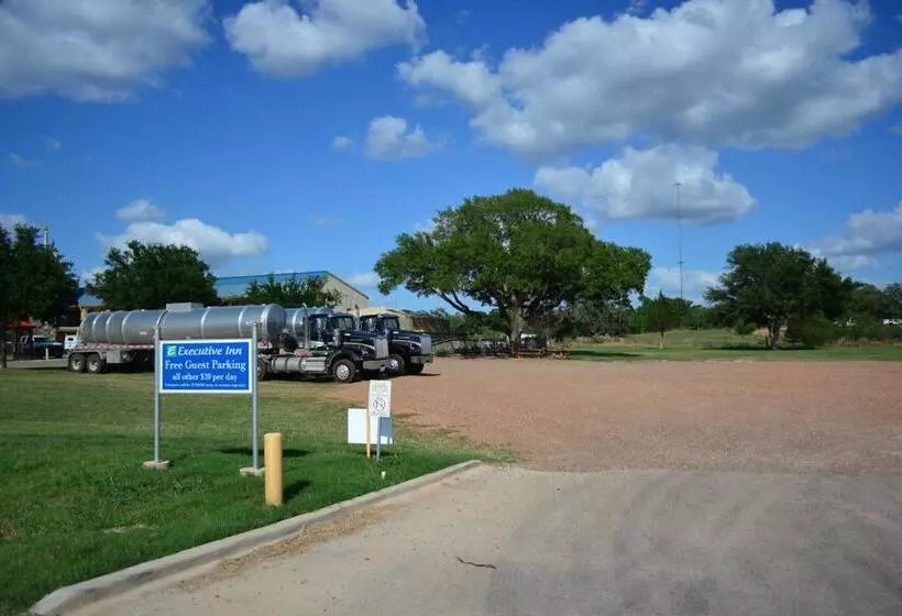 Hotelli Executive Inn & Suites Cuero