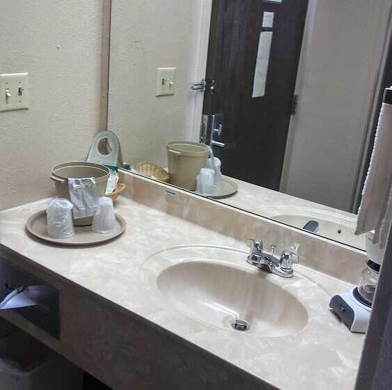 モーテル Briarwood Inn Of Sparta