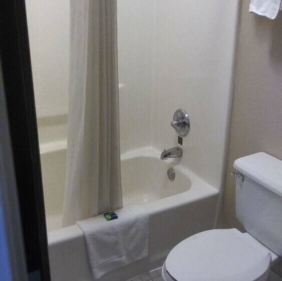 モーテル Briarwood Inn Of Sparta