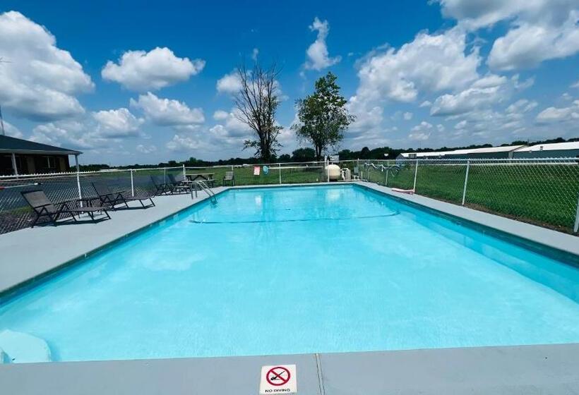 فندق على الطريق Country Inn   Licking