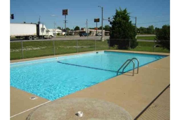 فندق على الطريق Country Inn   Licking