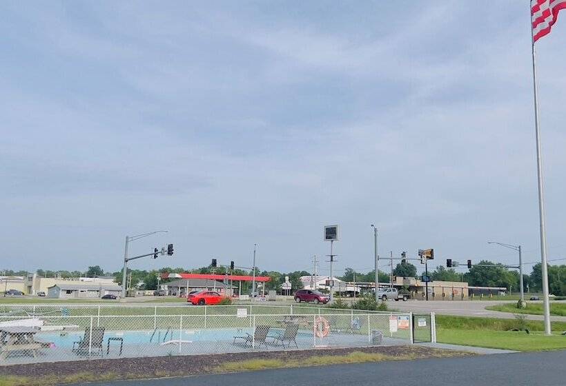 فندق على الطريق Country Inn   Licking