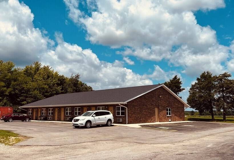 فندق على الطريق Country Inn   Licking