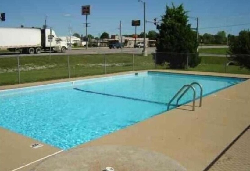 فندق على الطريق Country Inn   Licking