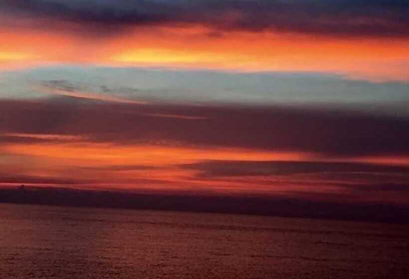 فندق على الطريق Edgewater Lodge