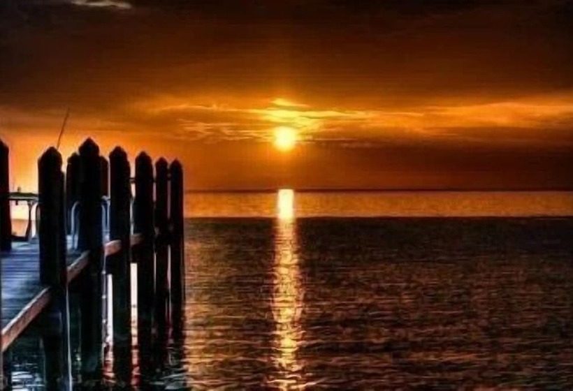 فندق على الطريق Edgewater Lodge