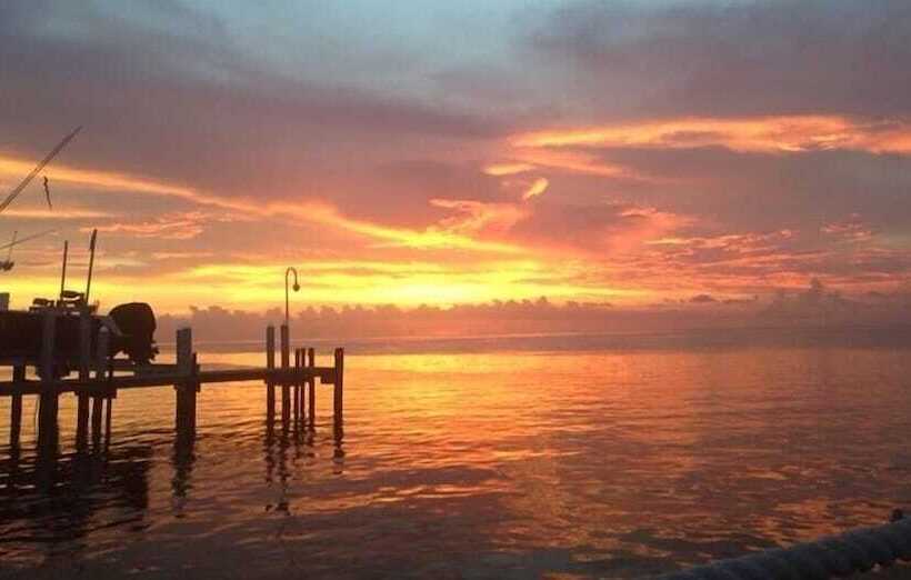 فندق على الطريق Edgewater Lodge