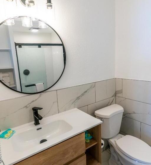 فندق على الطريق Edgewater Lodge