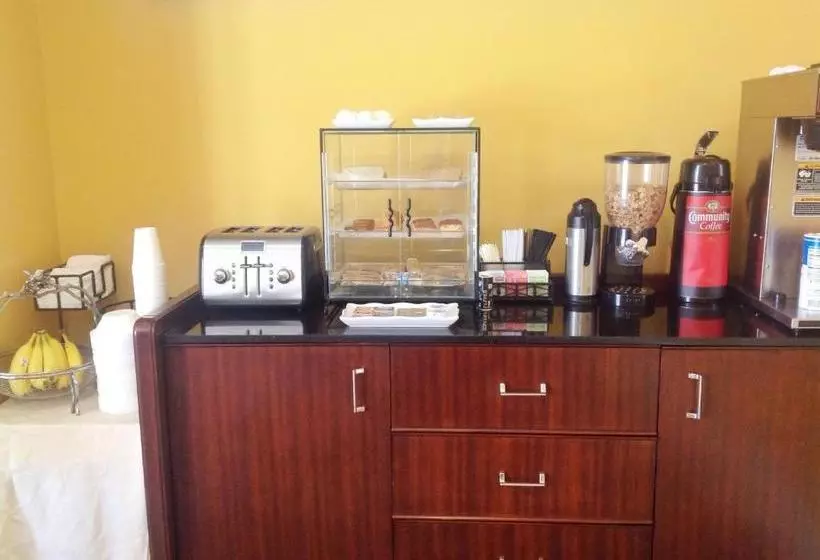 モーテル Jefferson Inn And Suites