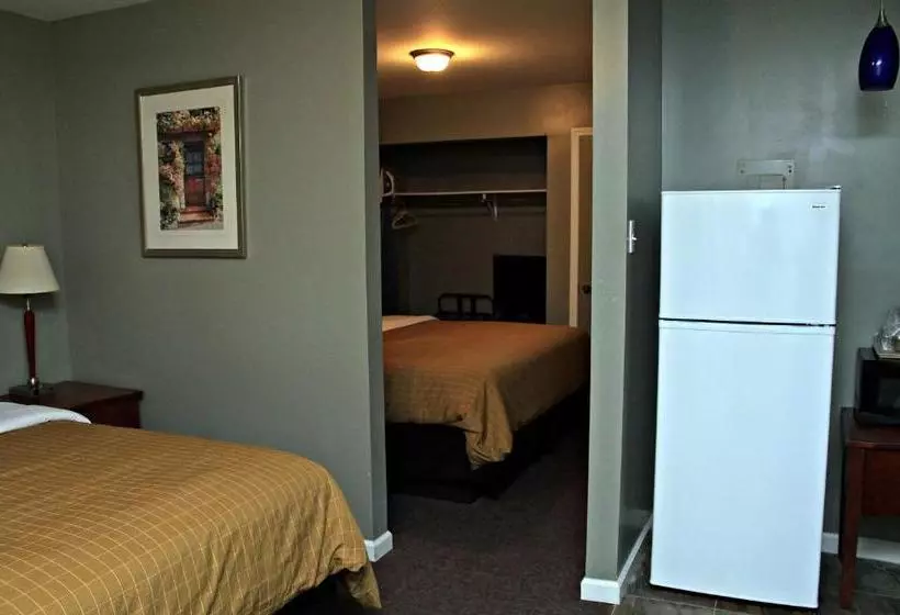 モーテル Jefferson Inn And Suites