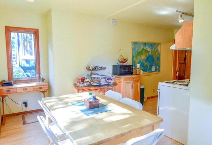 מוטל Sea Treasures Inn