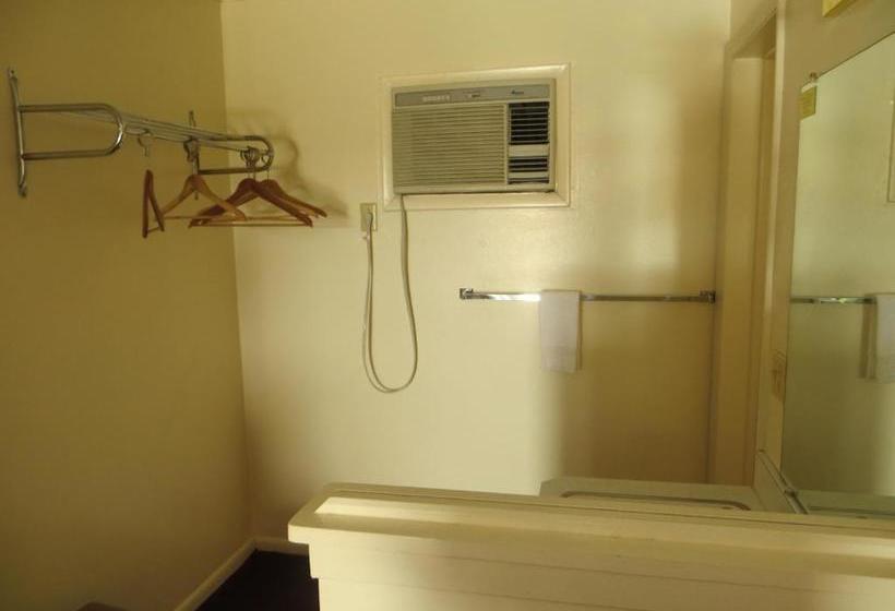 فندق على الطريق Traveler's Lodge