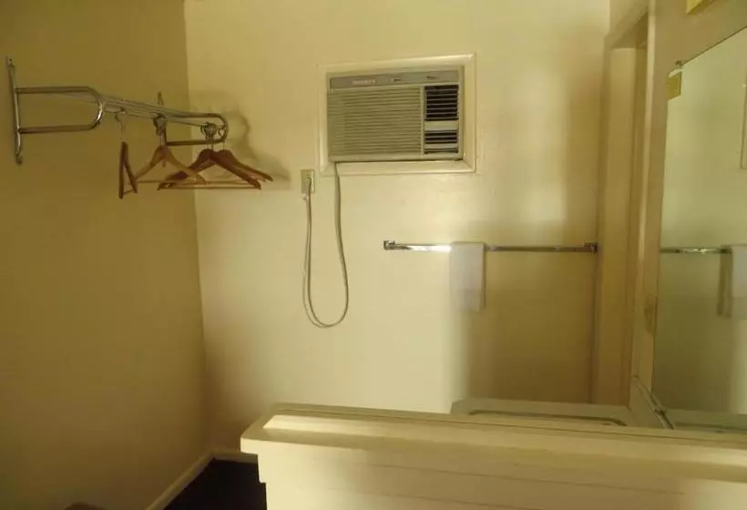 مُتل Traveler's Lodge