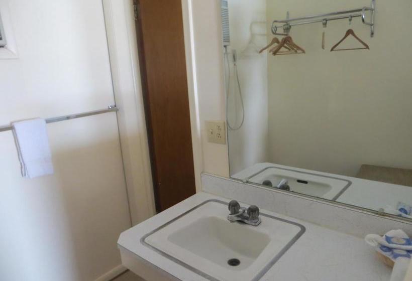 فندق على الطريق Traveler's Lodge