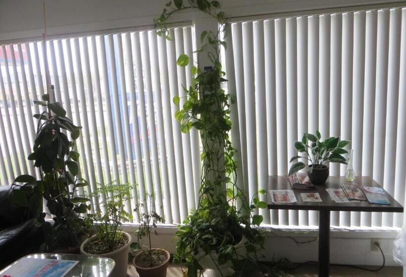 فندق على الطريق Traveler's Lodge