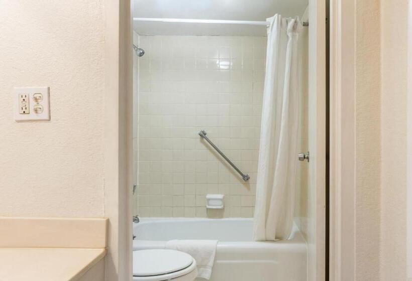 מוטל Traveler's Place Inn & Suites