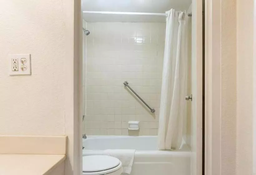モーテル Traveler's Place Inn & Suites