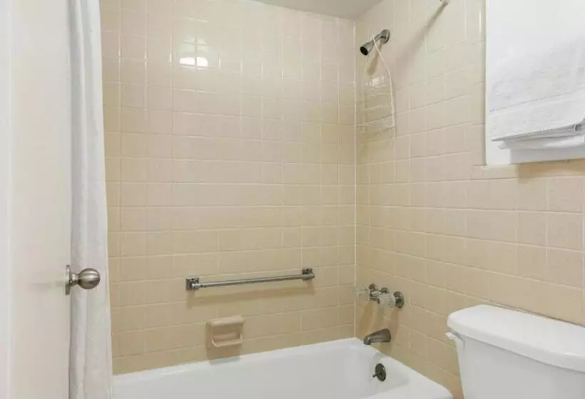 モーテル Traveler's Place Inn & Suites