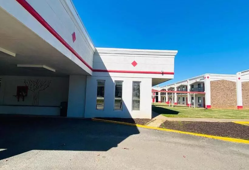モーテル Traveler's Place Inn & Suites