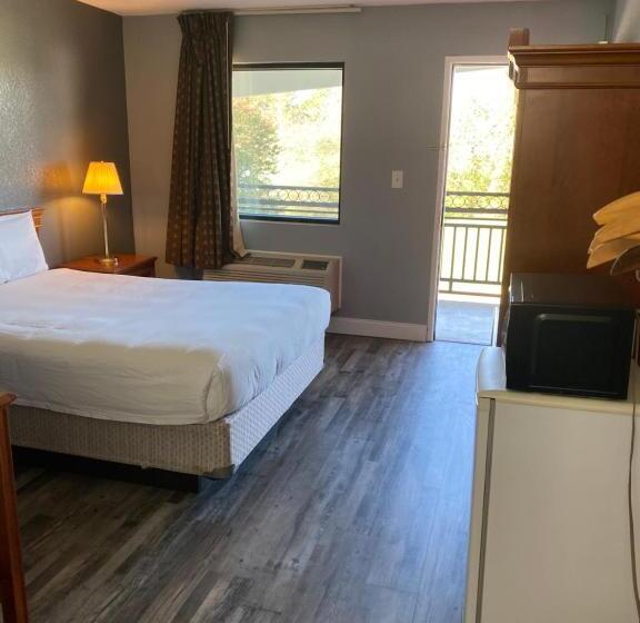 מוטל Traveler's Place Inn & Suites