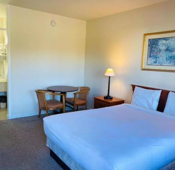 モーテル Traveler's Place Inn & Suites