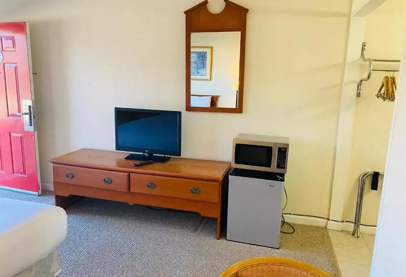モーテル Traveler's Place Inn & Suites
