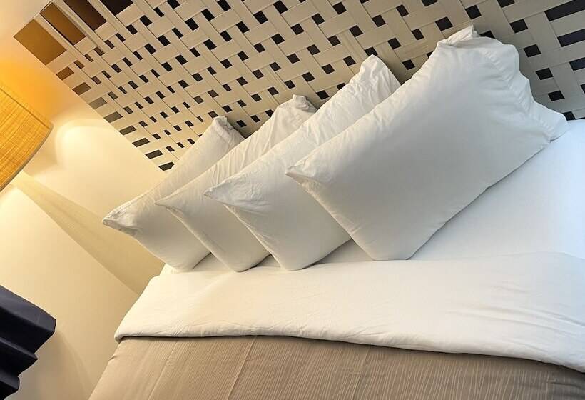 منتجع Rodeway Inn