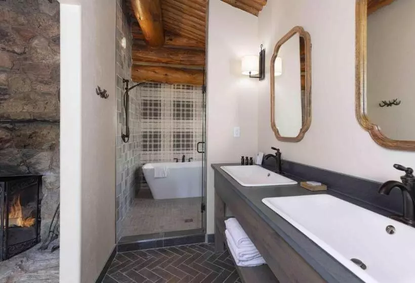 استراحتگاه Lone Mountain Ranch