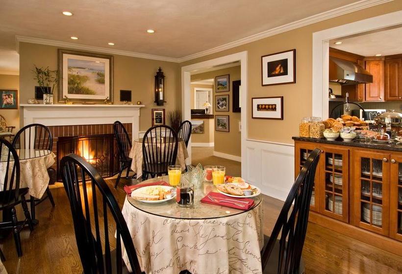 تختخواب و صبحانه The Foxberry Inn