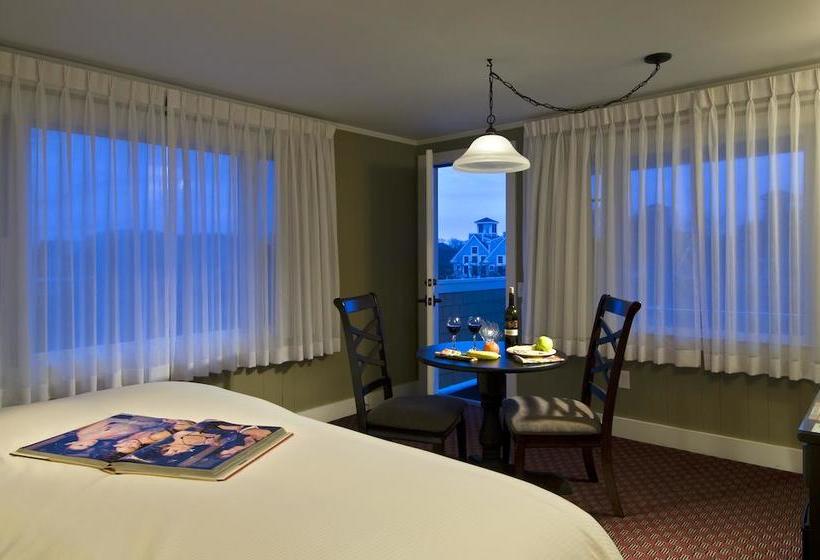 تختخواب و صبحانه The Foxberry Inn