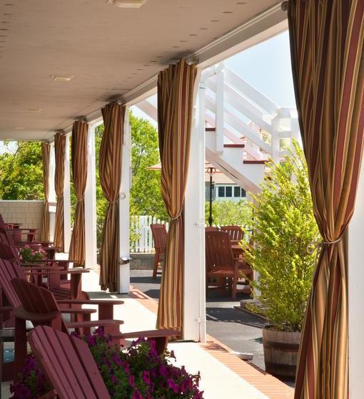 تختخواب و صبحانه The Foxberry Inn