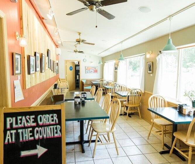 مبيت وإفطار Riverwalk Inn