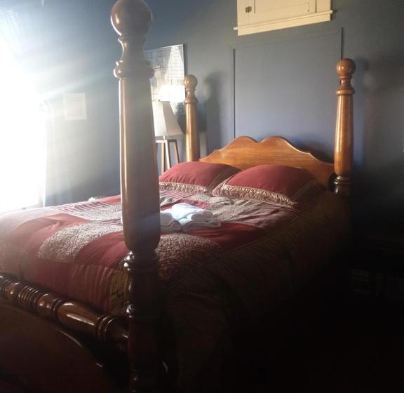 تختخواب و صبحانه Ubon Thai Victorian Inn & Restaurant