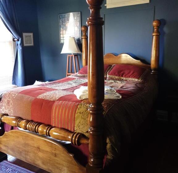 تختخواب و صبحانه Ubon Thai Victorian Inn & Restaurant