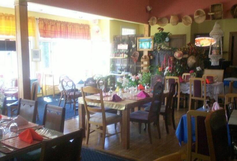 تختخواب و صبحانه Ubon Thai Victorian Inn & Restaurant