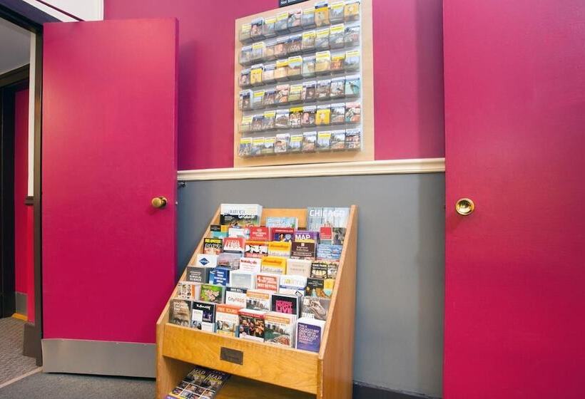 Chicago Parthenon Hostel