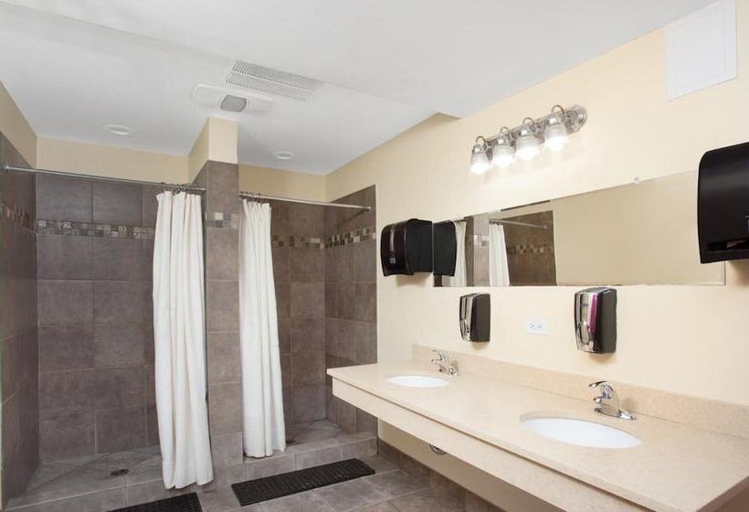 Chicago Parthenon Hostel