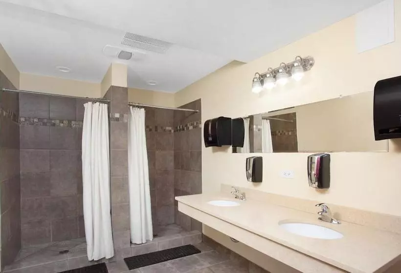 Chicago Parthenon Hostel