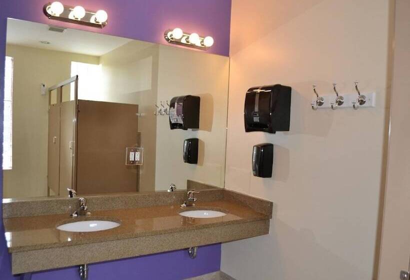 Chicago Parthenon Hostel