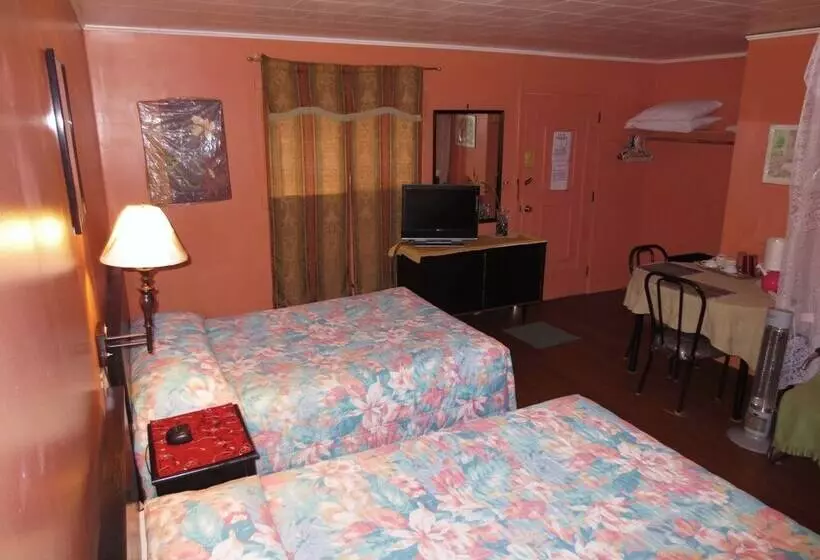 Four Seasons Motel