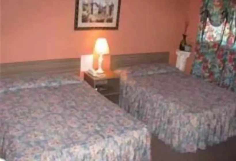 Four Seasons Motel