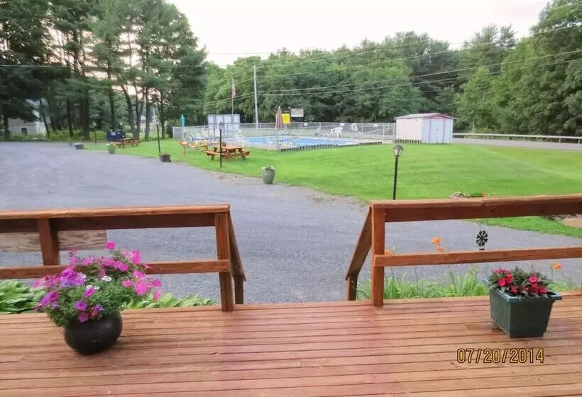 Four Seasons Motel