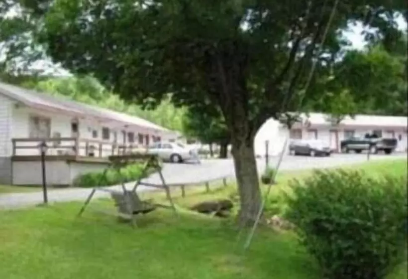 Four Seasons Motel