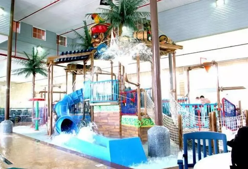 ホテル Cabins Of Mackinac & Lodge