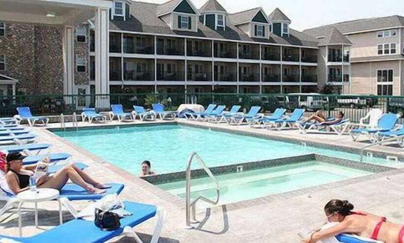 هتل Cabins Of Mackinac & Lodge