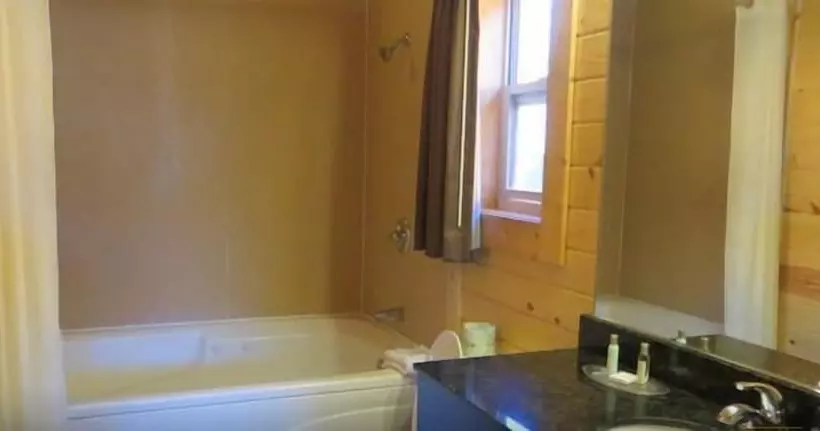 ホテル Cabins Of Mackinac & Lodge